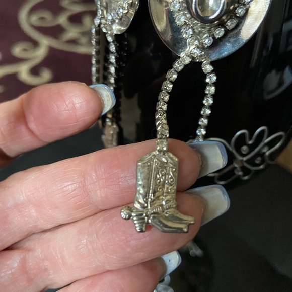 Cow girl crystal dangle earrings - Picture 8 of 13